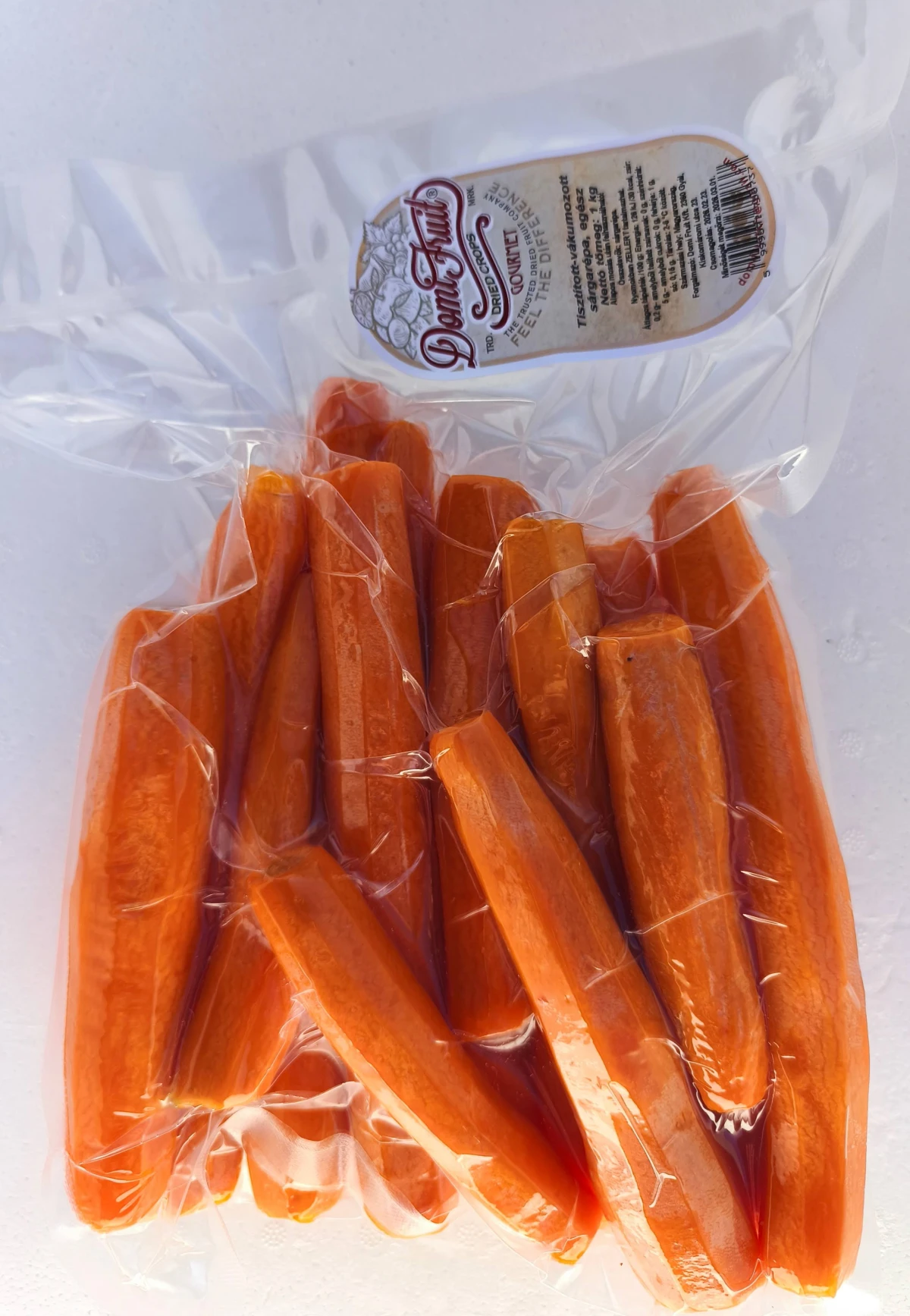 Sárgarépa, egész, tisztított, vákuumcsomagolt, 1 kg